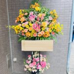 スタンド花/スタンド2段/黄色ピンク系/明るい